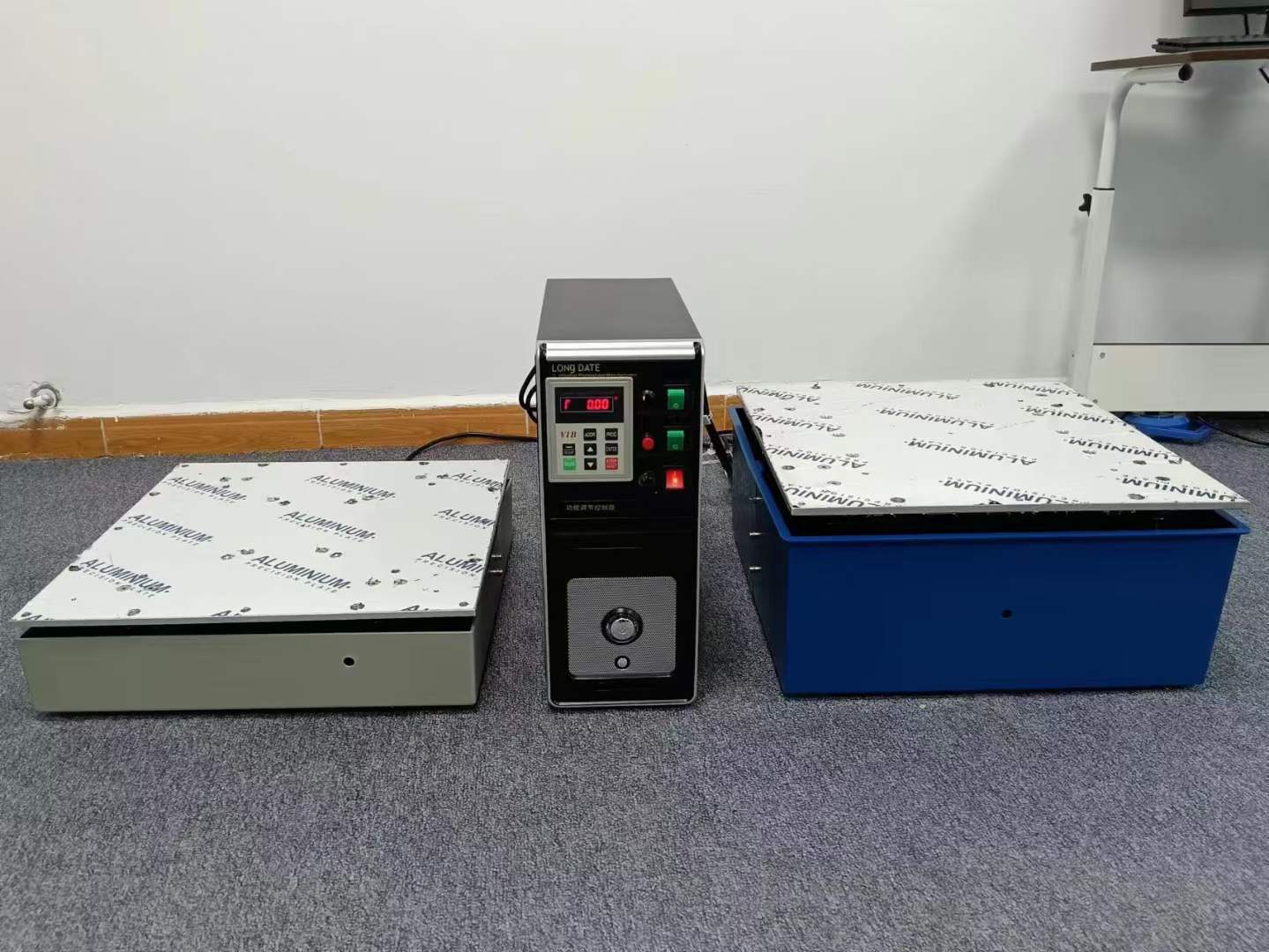 電磁式振動台分體式