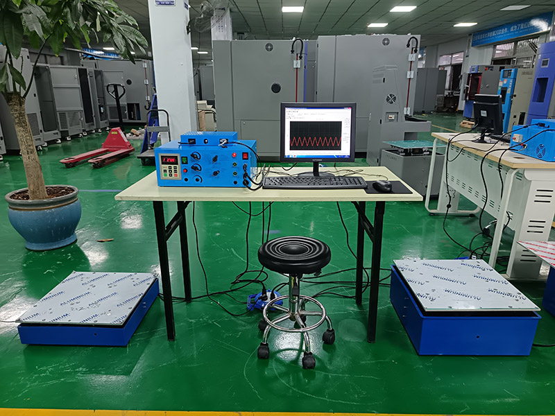 電磁式振動(dòng)台三軸一體機 電磁式振動台三軸一體(tǐ)機